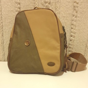 Kis hátizsák, valódi bőr. Barna, terepzöld, természetes, rusztikus stílusban. Egyedi, kézműves termék - táska & tok - hátizsák - kishátizsák - Meska.hu