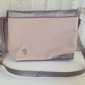 Válltáska, puha valódi bőr. Barackvirág és ezüst színű, egyedi díszítéssel. Új, kézműves termék. Ajándéknak is - Meska.hu