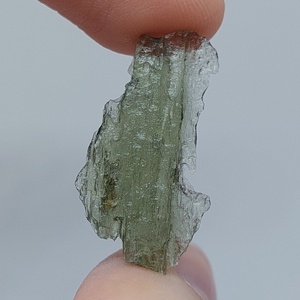 Moldavit - Valódi Moldavit nyaklánc, kivehető Moldavit Ásvány Szütyő nyakláncban (0.98g), Ékszer, Nyaklánc, Medálos nyaklánc, Csomózás, MESKA