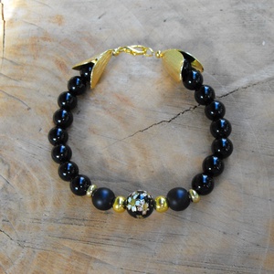 Aranyló virágok, feketében - ékszer - karkötő - gyöngyös karkötő - Meska.hu