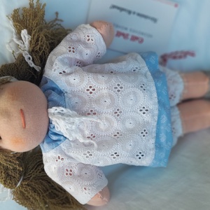 Édes kis Waldorf típusú kisméretű baba - játék & sport - baba & babaház - öltöztethető baba - Meska.hu