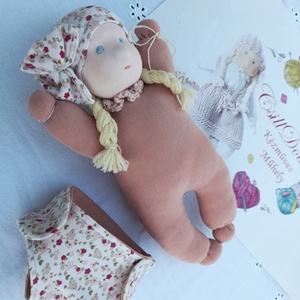 Cuki pelenkázható Waldorf manóbaba  , Játék & Sport, Baba & babaház, Babaruha, babakellék, Baba-és bábkészítés, Varrás, MESKA