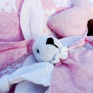 Pihe puha takaró nyuszis nyunyókával Babaváró-Babaköszöntő ajándéknak - játék & sport - babalátogató ajándékcsomag - Meska.hu Pihe puha takaró nyuszis nyunyókával Babaváró-Babaköszöntő ajándéknak - játék & sport - babalátogató ajándékcsomag - Meska.hu