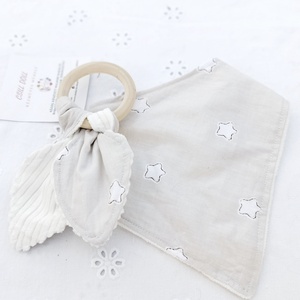 Gyönyörű natúr Babaváró-Babaköszöntő ajándék szett maci mintával - játék & sport - babalátogató ajándékcsomag - Meska.hu