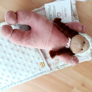 Alvózsákos cipelhetős Waldorf típusú manóbaba  - játék & sport - baba & babaház - babaruha, babakellék - Meska.hu Alvózsákos cipelhetős Waldorf típusú manóbaba  - játék & sport - baba & babaház - babaruha, babakellék - Meska.hu