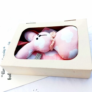 Cuki nyuszis rongyi szett a legapróbbaknak - játék & sport - babalátogató ajándékcsomag - Meska.hu Cuki nyuszis rongyi szett a legapróbbaknak - játék & sport - babalátogató ajándékcsomag - Meska.hu