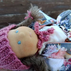 Szeretgetős öltöztethető Waldorf baba keresi kispajtását  - Meska.hu