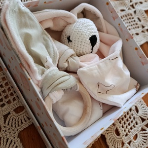 Gyönyörű natúr Babaváró-Babaköszöntő ajándék szett díszdobozban  - Meska.hu