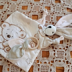 Gyönyörű natúr Babaváró-Babaköszöntő ajándék szett díszdobozban  - játék & sport - babalátogató ajándékcsomag - Meska.hu