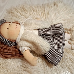 Lélekmelengető édes kis Waldorf típusú baba  - játék & sport - baba & babaház - öltöztethető baba - Meska.hu
