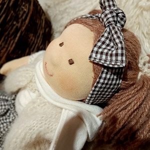 Lélekmelengető édes kis Waldorf típusú baba  - játék & sport - baba & babaház - öltöztethető baba - Meska.hu