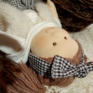 Lélekmelengető édes kis Waldorf típusú baba  - játék & sport - baba & babaház - öltöztethető baba - Meska.hu