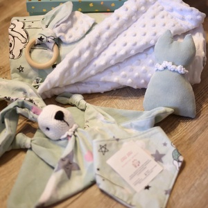 Gyönyörű 5 részes Babaváró-Babaköszöntő ajándék szett díszdobozban , Baba - mama, Babalátogató ajándékcsomag, Varrás, Horgolás, MESKA