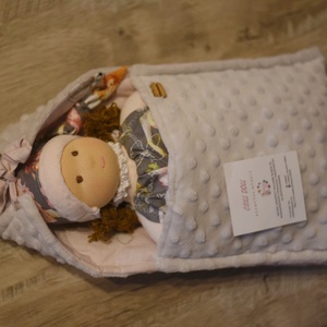 Alvózsákos cipelhetős öltöztethető Waldorf manóbaba  - játék & sport - baba & babaház - játékbaba, babakellék - Meska.hu