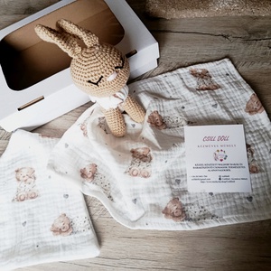 Nyuszis rongyikendő előkével duplagéz anyagból  - baba - mama - babalátogató ajándékcsomag - Meska.hu