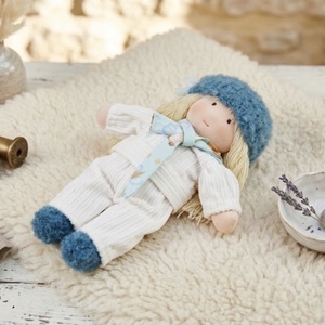 Ölelgetős szöszi Waldorf típusú baba keresi kispajtását  - játék & sport - baba & babaház - öltöztethető baba - Meska.hu
