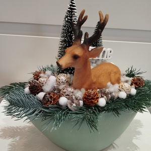 Téli asztaldísz, szarvassal, élethű fenyővel. - karácsony - adventi díszek - adventi asztaldísz - Meska.hu