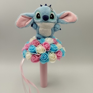 Stitch plüssös örökcsokor, Otthon & Életmód, Virágdekoráció, Virágok, Virágcsokor, , Stitch plüssfigura, kivehető
3d nyomtatott alap
Apró babakék, rózsaszín, fehér habrózsákból
Kb 29cm , MESKA