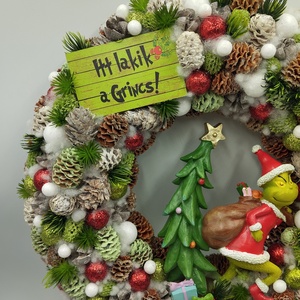 Itt lakik a Grincs, 3d figurás ajtódísz, 31cm - karácsony - karácsonyi lakásdekoráció - karácsonyi ajtódíszek - Meska.hu