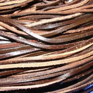 Lapos bőrszíj - 2x1 mm (5. minta/1 m) - sötétbarna - vegyes alapanyag - egyéb alapanyag - Meska.hu Lapos bőrszíj - 2x1 mm (5. minta/1 m) - sötétbarna - vegyes alapanyag - egyéb alapanyag - Meska.hu