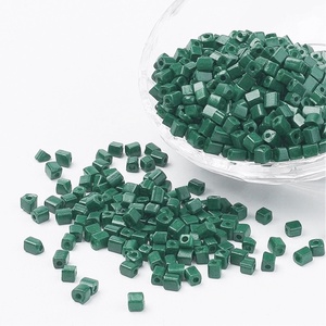 Szögletes gyöngy (31. minta/15 g) - gyöngyház sötétzöld - gyöngy, ékszerkellék - Meska.hu Szögletes gyöngy (31. minta/15 g) - gyöngyház sötétzöld - gyöngy, ékszerkellék - Meska.hu