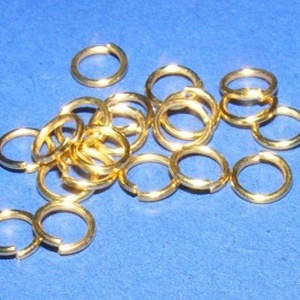 Szerelőkarika (1012/E minta/20 db) - 4x0,7 mm - gyöngy, ékszerkellék - Meska.hu Szerelőkarika (1012/E minta/20 db) - 4x0,7 mm - gyöngy, ékszerkellék - Meska.hu