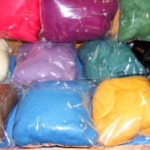 Festett gyapjú (5 g) - kék - textil - Meska.hu Festett gyapjú (5 g) - kék - textil - Meska.hu