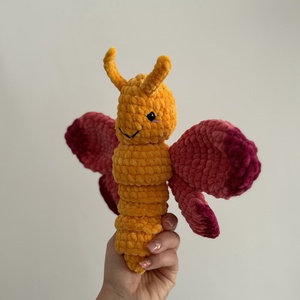 Horgolt plüss pillangó - játék & sport - plüssállat & játékfigura - más figura - Meska.hu