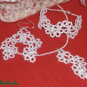 KYRA fehér fülbevaló gyönggyel, hajócsipke, horgolt -  - Meska.hu