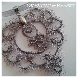 VALENTINA szürke hajócsipke szív medálos nyaklánc, horgolt -  - Meska.hu