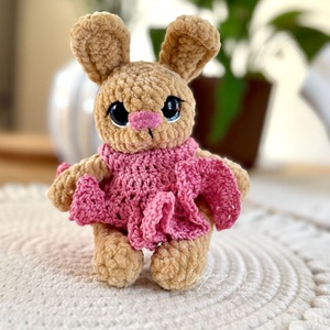 Amigurumi horgolt nyuszi fodros ruhában - Meska.hu