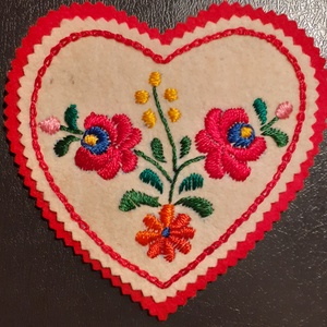 Matyó hímzéssel készült díszek (vintage) - otthon & életmód - dekoráció - fali és függő dekoráció - falra akasztható dekor - Meska.hu