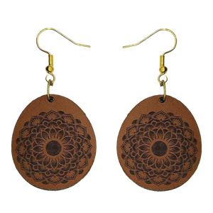 Trendi mandala mintás gravírozott bőr fülbevaló - ékszer - fülbevaló - lógó fülbevaló - Meska.hu