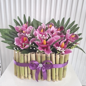 Lila orchideák bambusszal box, csokor, doboz, Otthon & Életmód, Dekoráció, Virágdísz és tartó, Csokor & Virágdísz, Virágkötés, MESKA