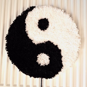 Yin and Yang harmónia kézi csomózású falidísz, faliszőnyeg , dekoráció - otthon & életmód - dekoráció - fali és függő dekoráció - falra akasztható dekor - Meska.hu