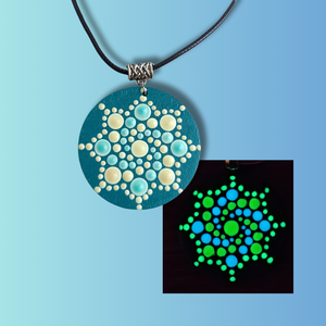 Foszforeszkáló mandalás nyaklánc - Pókháló, kék, Ékszer, Nyaklánc, Medálos nyaklánc, Ékszerkészítés, Festett tárgyak, MESKA