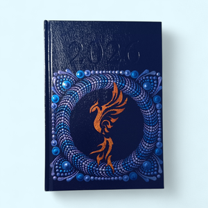 2026. évi napi beosztású főnixmadaras határidőnapló - 3D hatású, kém, Otthon & Életmód, Papír, írószer, Naptár & Tervező, Festett tárgyak, MESKA