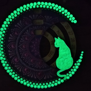 Foszforeszkáló cicás öröknaptár - otthon & életmód - dekoráció - fali és függő dekoráció - falinaptár & öröknaptár - Meska.hu