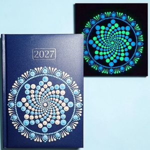 Sötétben világító, kézzel festett mandalás határidőnapló � 2027, napi beosztású naptár, kék-fehér - Meska.hu