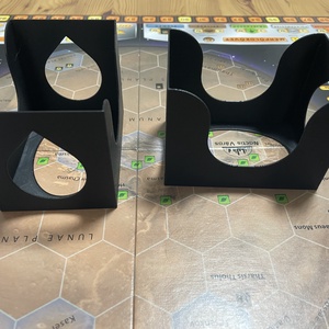 Mars terraformálása társasjáték-kiegészítő: laptartó/lapvédő (2 db) - játék & sport - táblajáték és kártyajáték - társasjátékok - dobókocka - Meska.hu