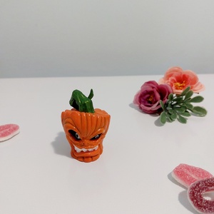 3D nyomtatott, kézzel festett, Halloweeni gonosz kis tökfej, Halloweeni faluhoz, városhoz, ajándékba, dekoráció, új - otthon & életmód - dekoráció - halloween - halloweeni dekoráció - Meska.hu