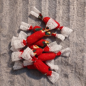 Piros, karácsonyi mintás textil szaloncukor csomag, 10 db-os, új, Karácsony, Karácsonyi ajándékozás, Karácsonyi ajándékcsomagolás, , MESKA