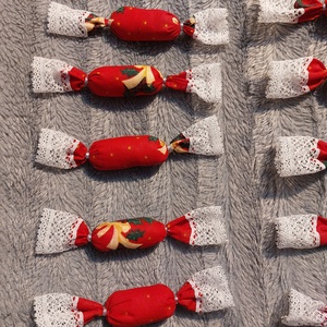 Piros, karácsonyi mintás textil szaloncukor csomag, 10 db-os, új - karácsony - karácsonyi ajándékozás - karácsonyi ajándékcsomagolás - Meska.hu