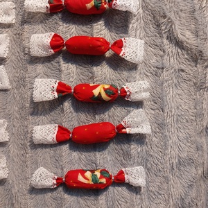 Piros, karácsonyi mintás textil szaloncukor csomag, 10 db-os, új - karácsony - karácsonyi ajándékozás - karácsonyi ajándékcsomagolás - Meska.hu