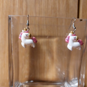 Csillámos cuki unikornis fülbevaló, ajándék, köszönőajándék, új - ékszer - fülbevaló - lógó fülbevaló - Meska.hu