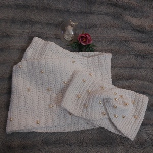 Hófehér gyöngyös, horgolt fejpánt, fülvédő és körsál szett � stílusos melegség kézzel készítve - ruha & divat - sál, sapka, kendő - sál - Meska.hu