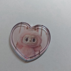 Kawaii Cuki rózsaszín Labubu kitűző, táskadísz, szív alakú, díszcsomagolásban, új - ékszer - kitűző és bross - Meska.hu