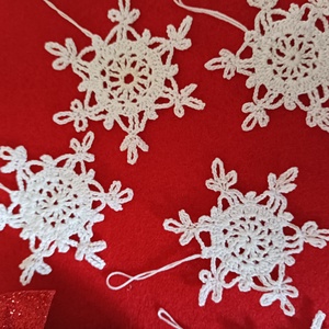 20 db Horgolt hópehely, karácsonyfa dísz  - karácsony - karácsonyi lakásdekoráció - karácsonyfadíszek - Meska.hu