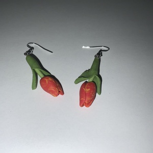 Tulipános süthető gyurma fülbevaló - ékszer - fülbevaló - lógó fülbevaló - Meska.hu