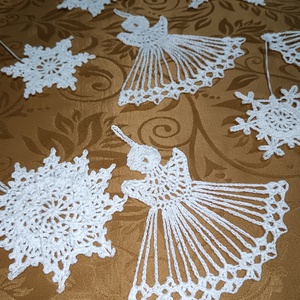 12 db-os horgolt karácsonyfadísz: horgolt hópehely és angyalka - karácsony - karácsonyi lakásdekoráció - karácsonyfadíszek - Meska.hu